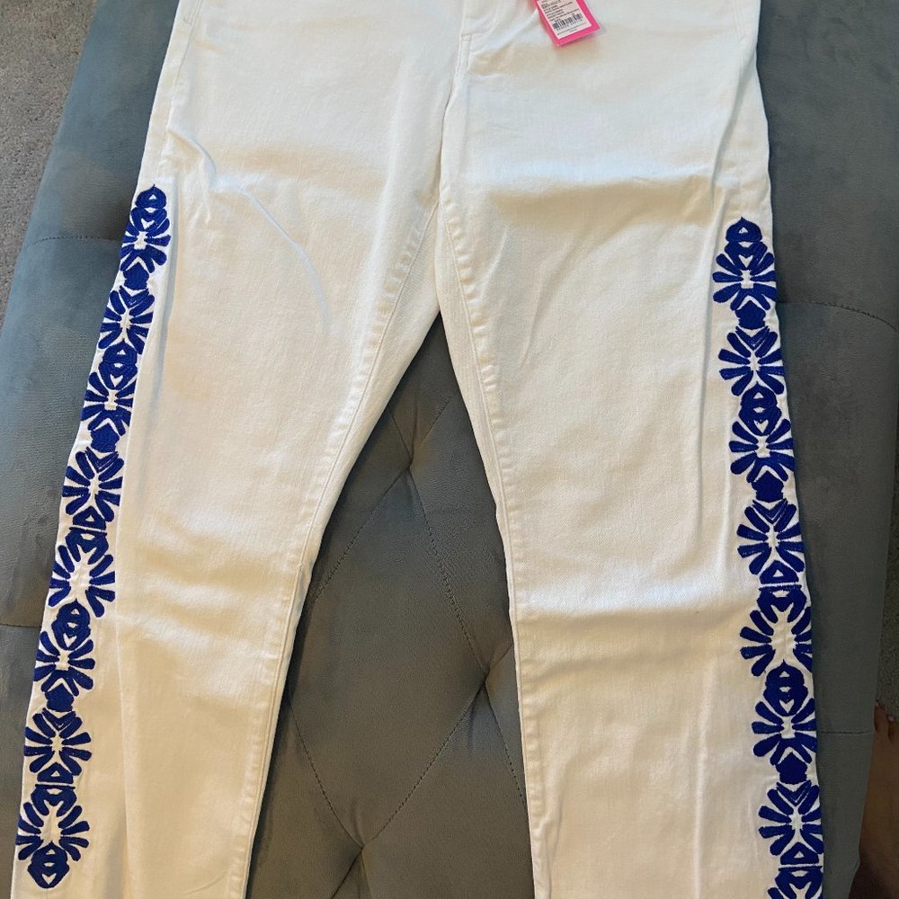 Lilly Pulitzer Ankle Jeans in white w/blue embroidery, Size 12